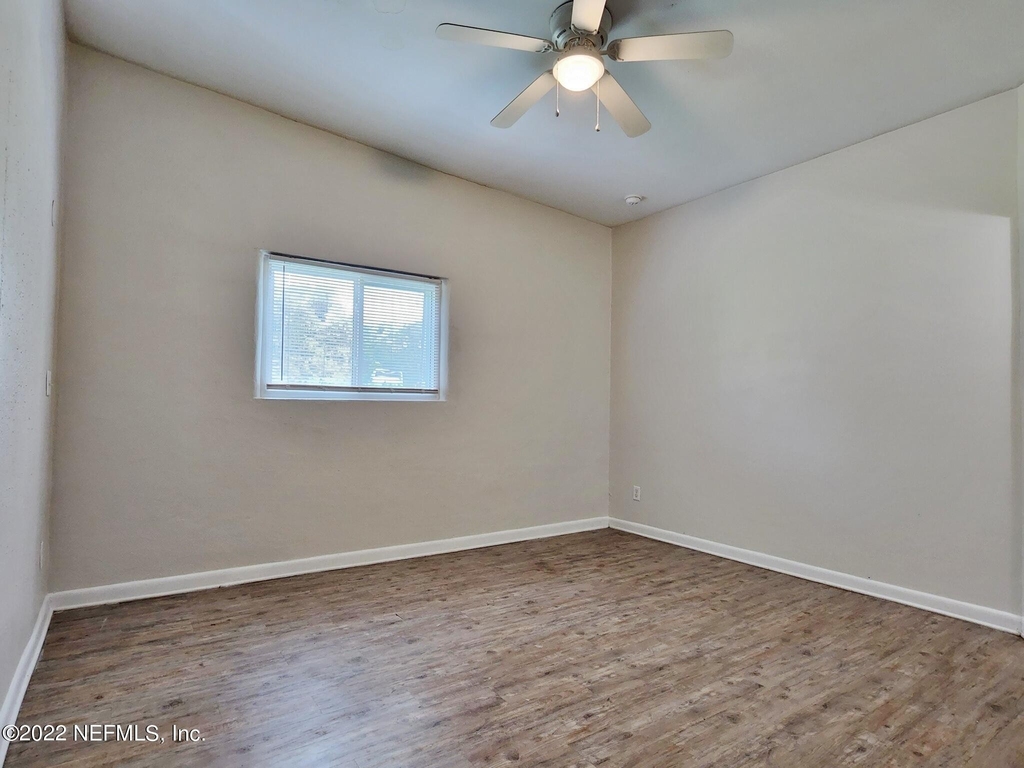 10634 Wake Forest Ave - Photo 3