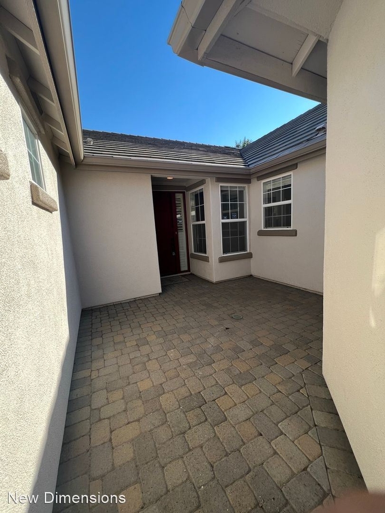 460 Pan Zareta Court - Photo 1