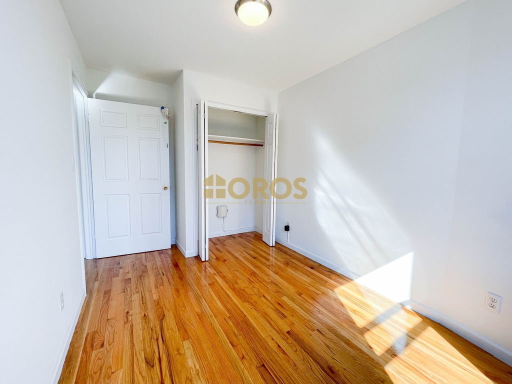 539 East 6th Street - Photo 5