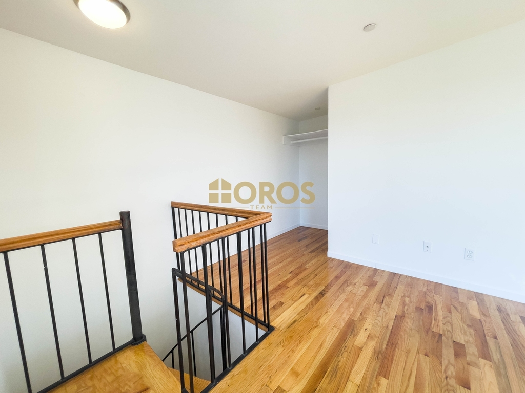 539 East 6th Street - Photo 10