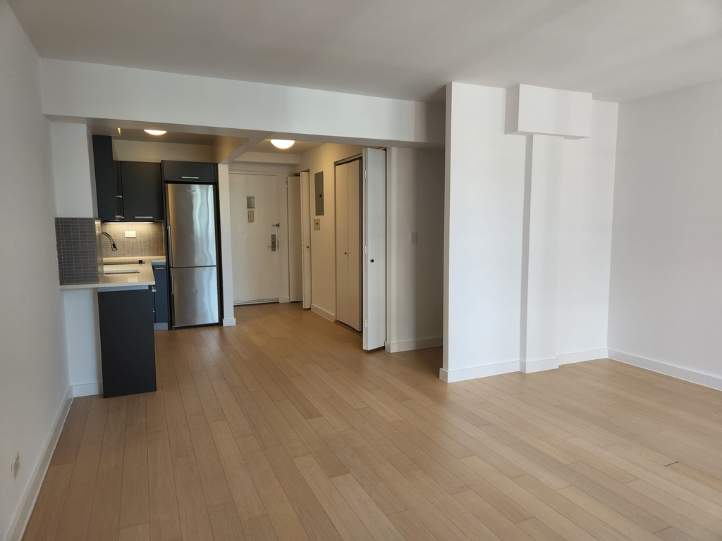 222 East 39th Street - Photo 8