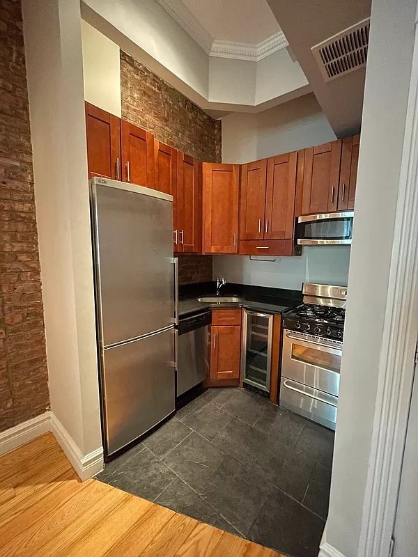 138 East 16th Street - Photo 1