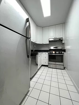 250 East 63rd Street - Photo 2