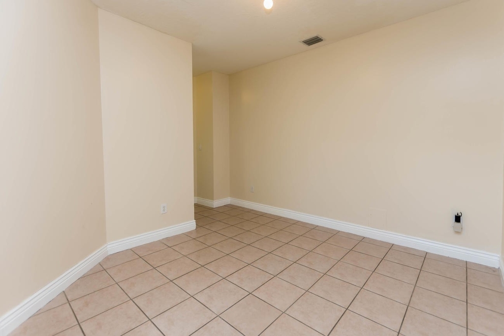 1498 Sw 106 Avenue - Photo 2