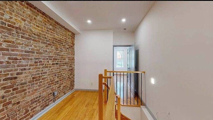 932 Seneca Avenue - Photo 2