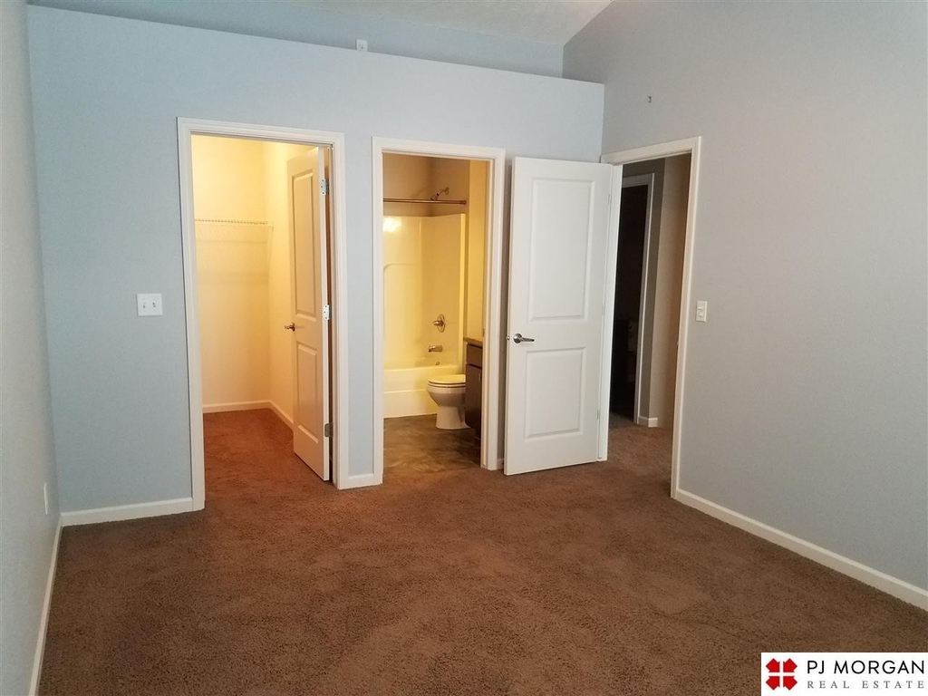 6034 N 167 Court - Photo 3