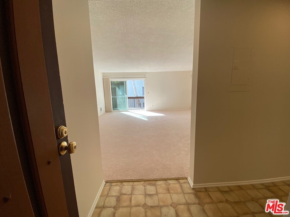 5650 Sumner Way - Photo 2