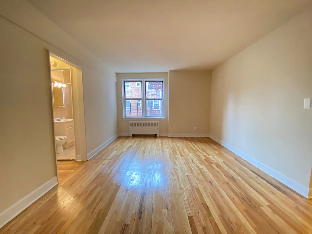 143-9 Barclay Avenue - Photo 5
