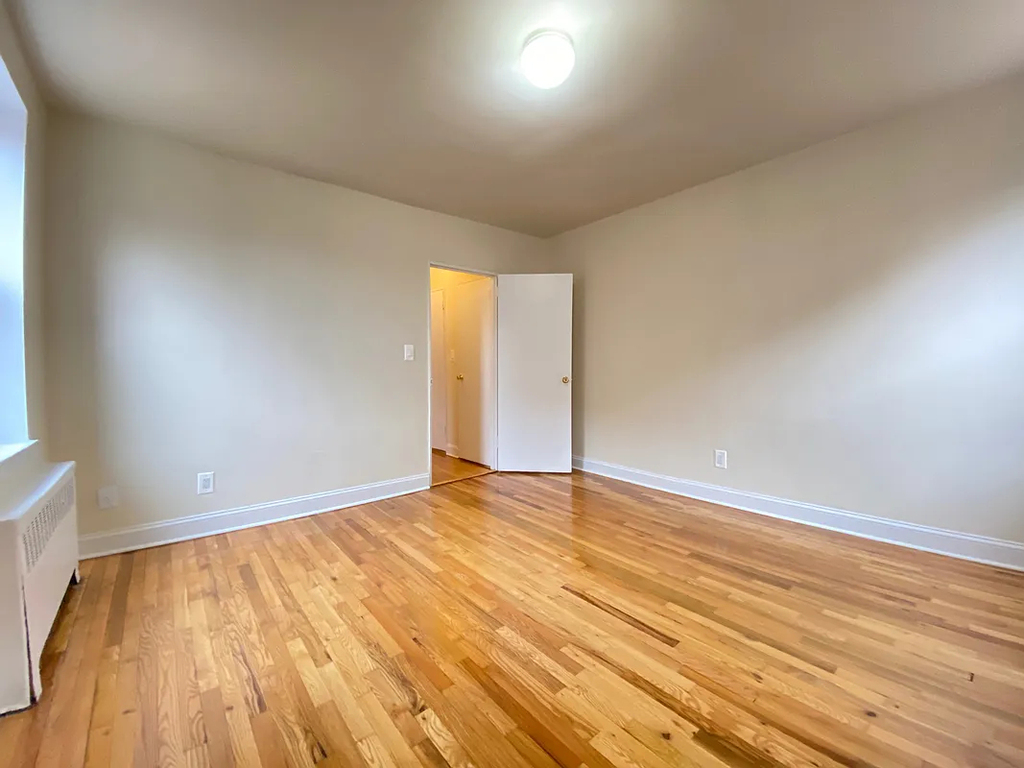 143-9 Barclay Avenue - Photo 7