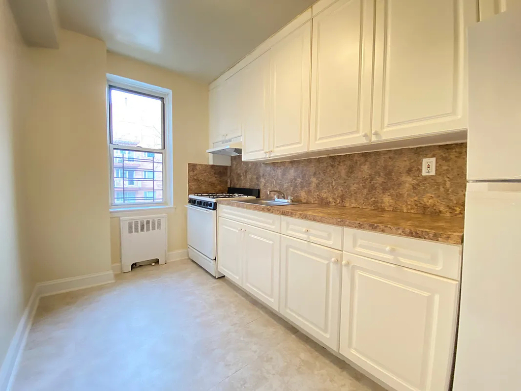 143-9 Barclay Avenue - Photo 4