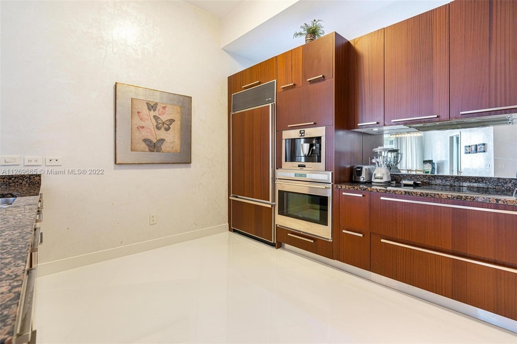 16001 Collins Ave - Photo 23