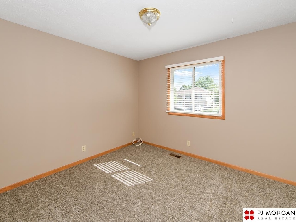 4004 N 211 Street - Photo 10