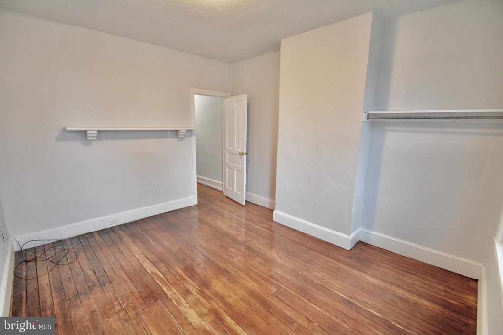 242 W Berkley Street - Photo 13