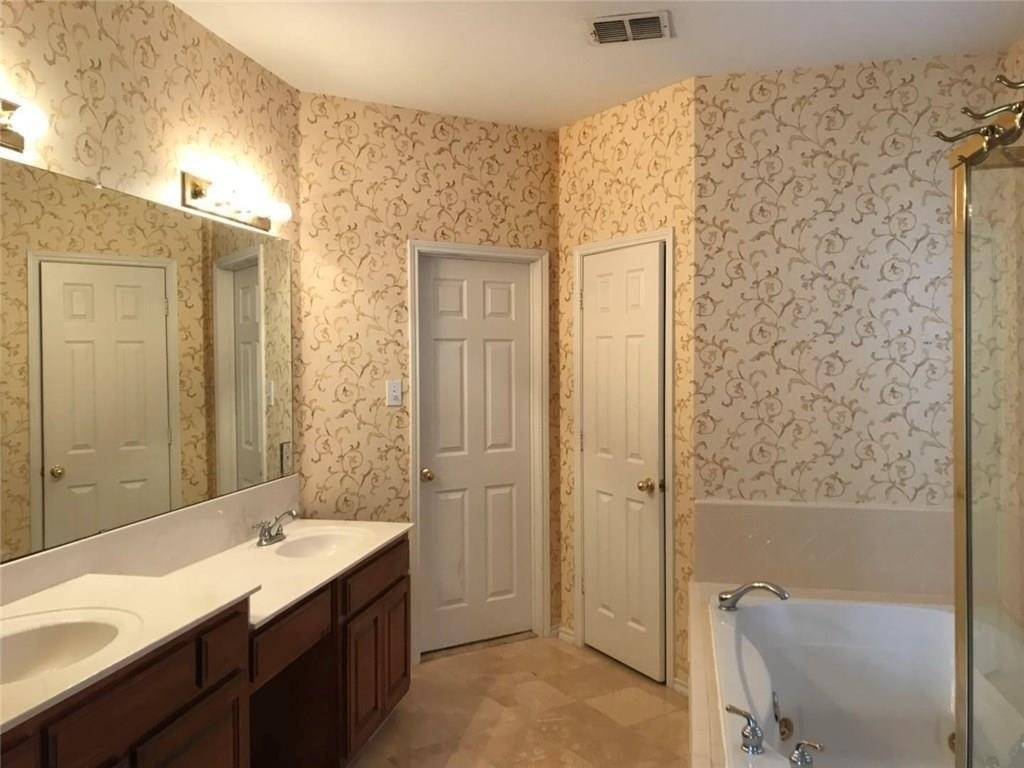 1420 Constellation Drive - Photo 2