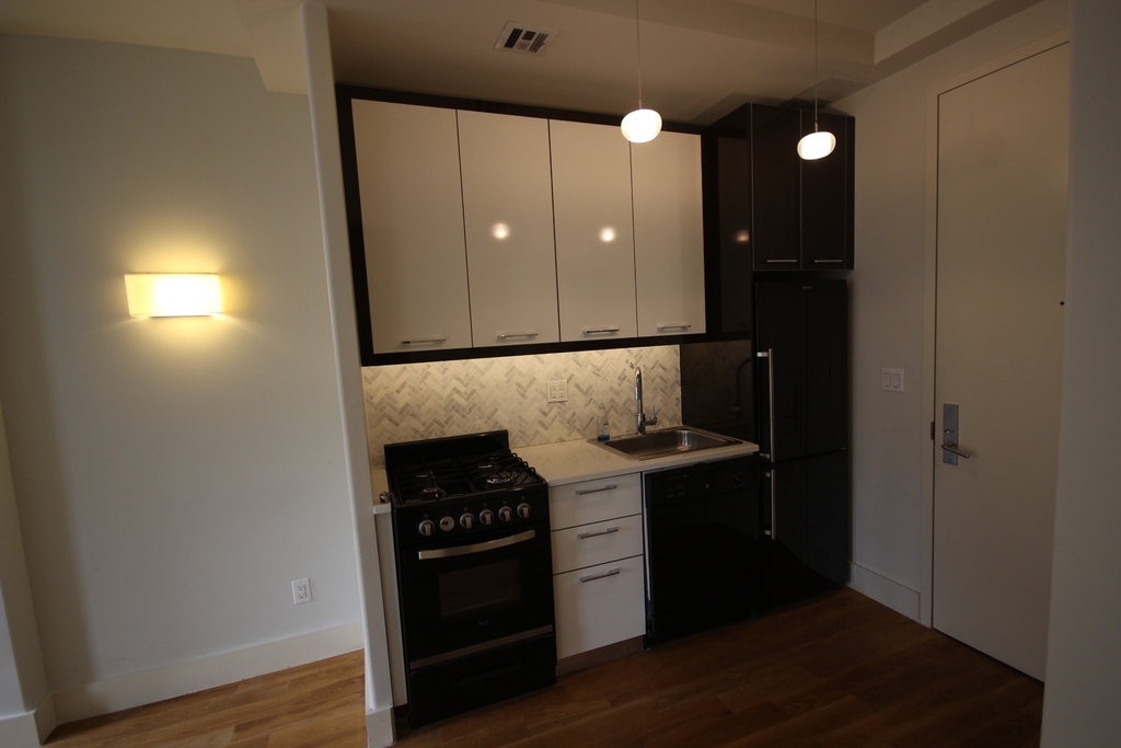 805 Grand Street - Photo 2