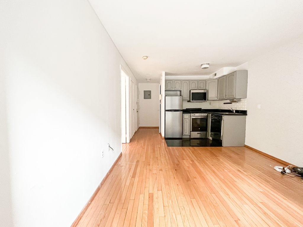 212 East 10th Street - Photo 3