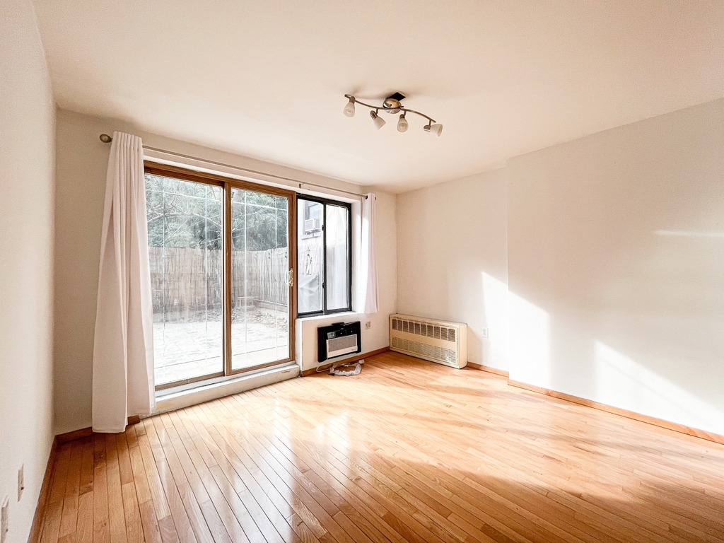 212 East 10th Street - Photo 4