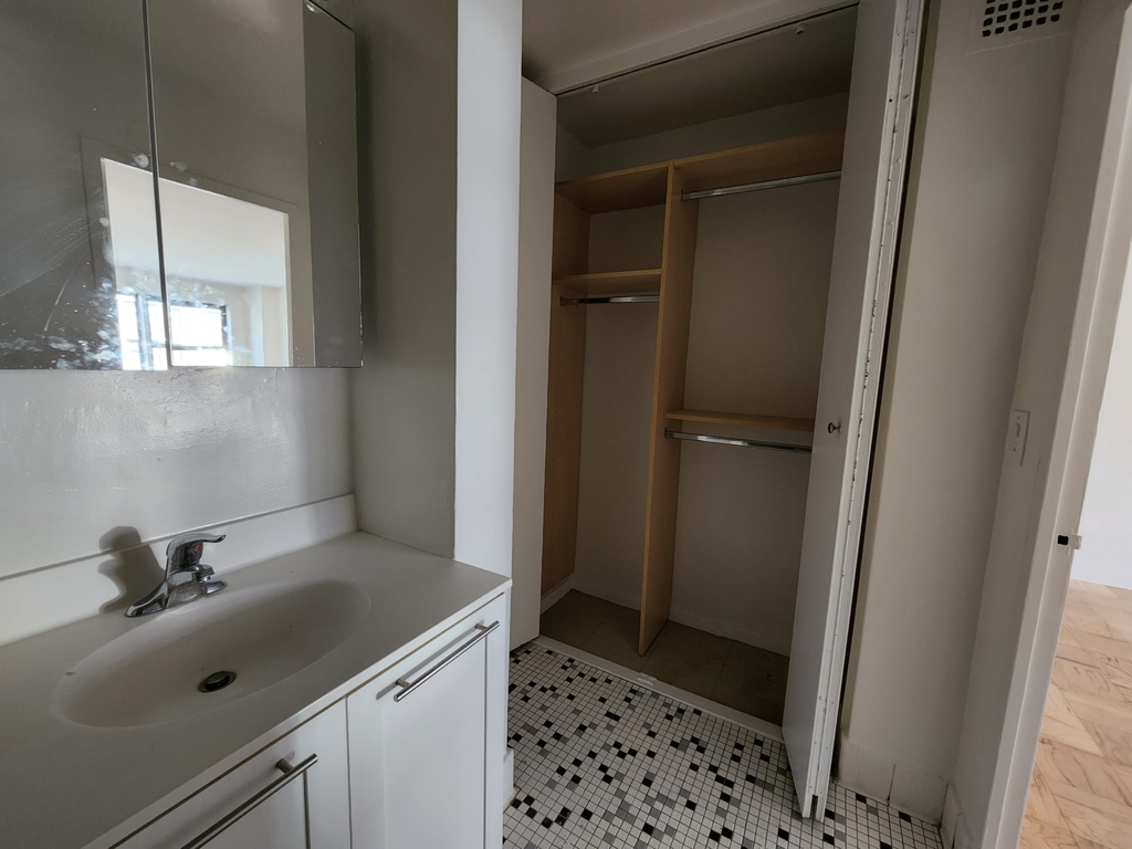 236 East 36th Street - Photo 8