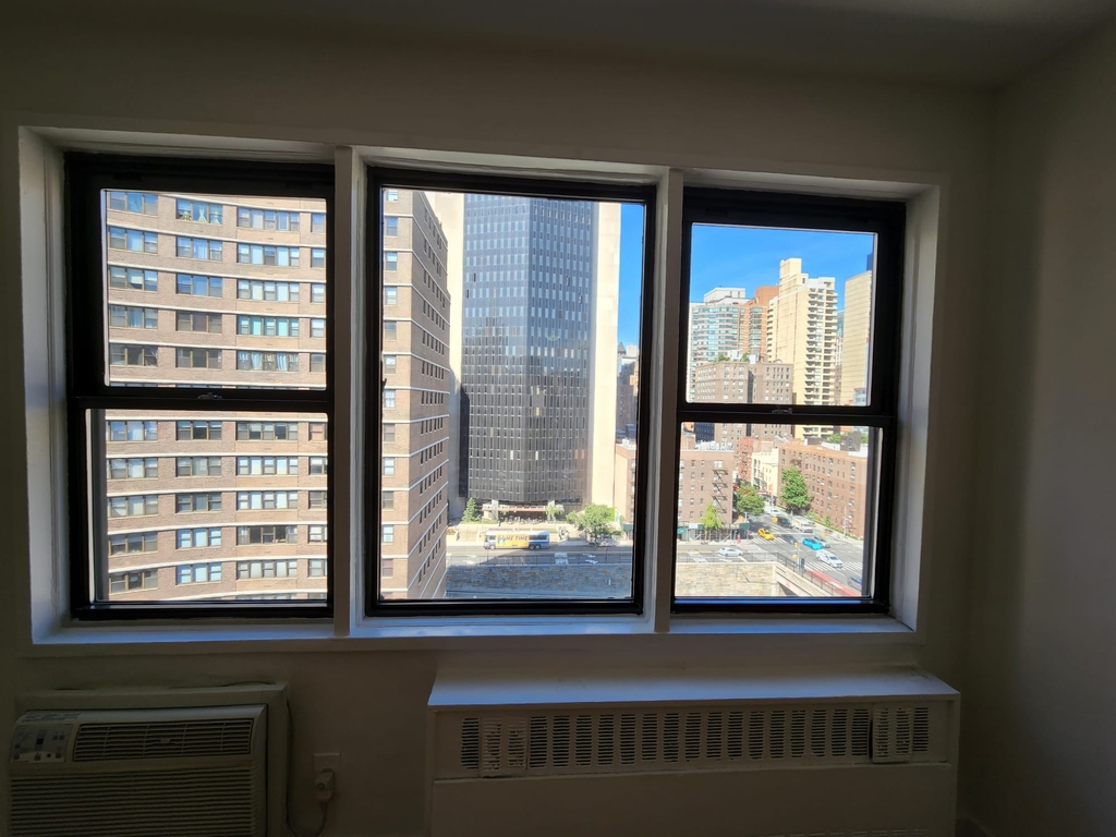 236 East 36th Street - Photo 3