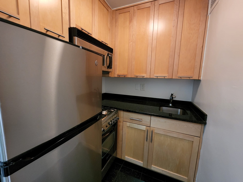 236 East 36th Street - Photo 15