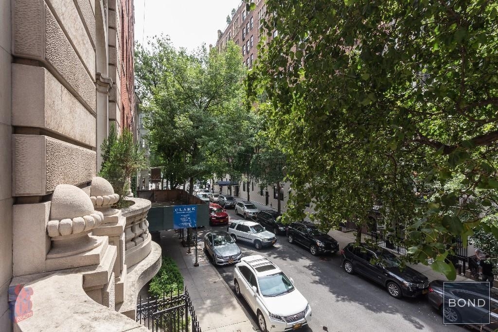 East 75th Street - Photo 9