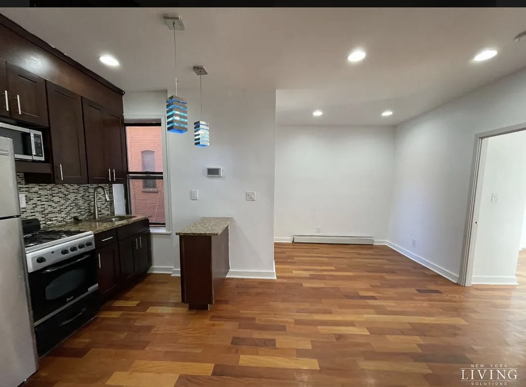 85 Ralph Avenue - Photo 4