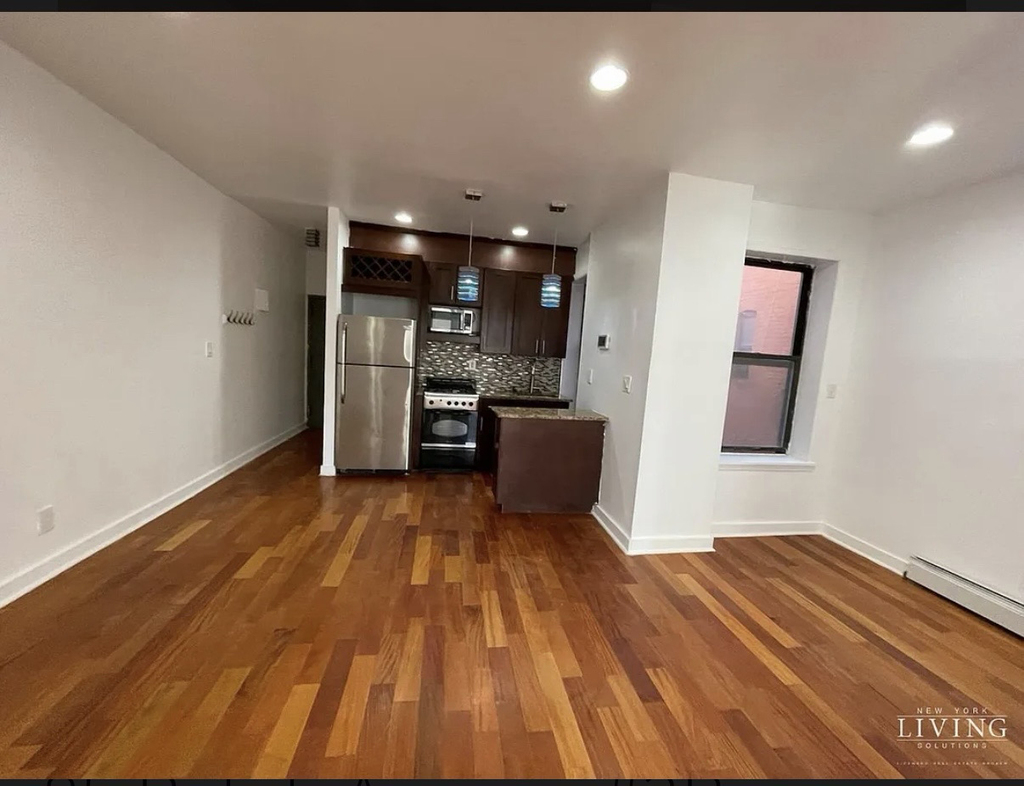 85 Ralph Avenue - Photo 0