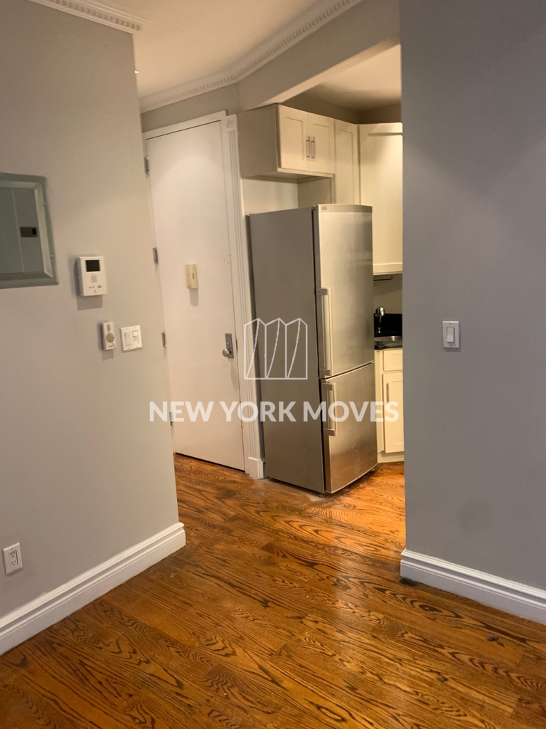 326 East 35th Street - Photo 2