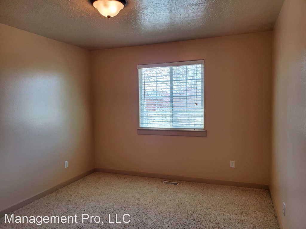 3110 N Lancer Ave - Photo 11