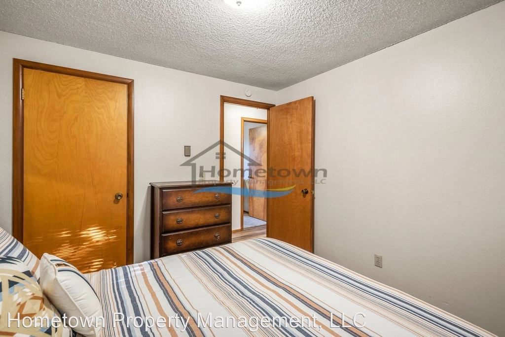 1015 W Mill Ave - Photo 20