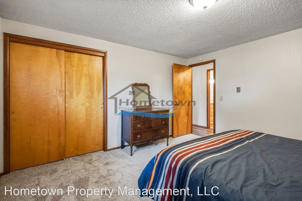 1015 W Mill Ave - Photo 16
