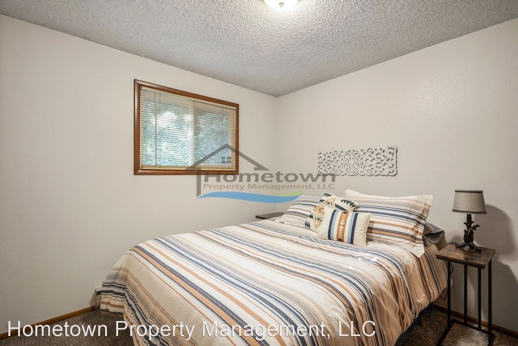 1015 W Mill Ave - Photo 18