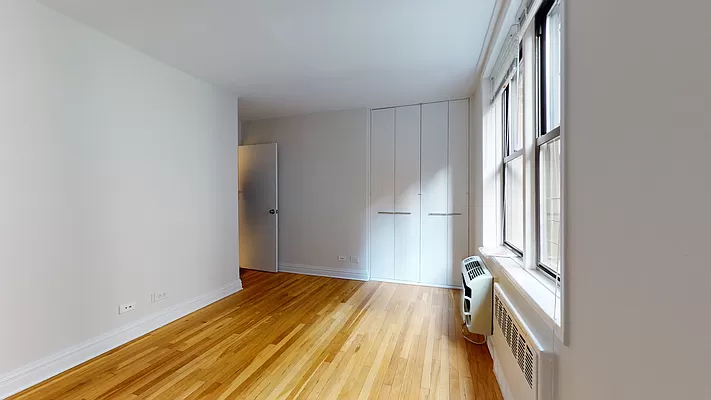 305 West 13th Street - Photo 3