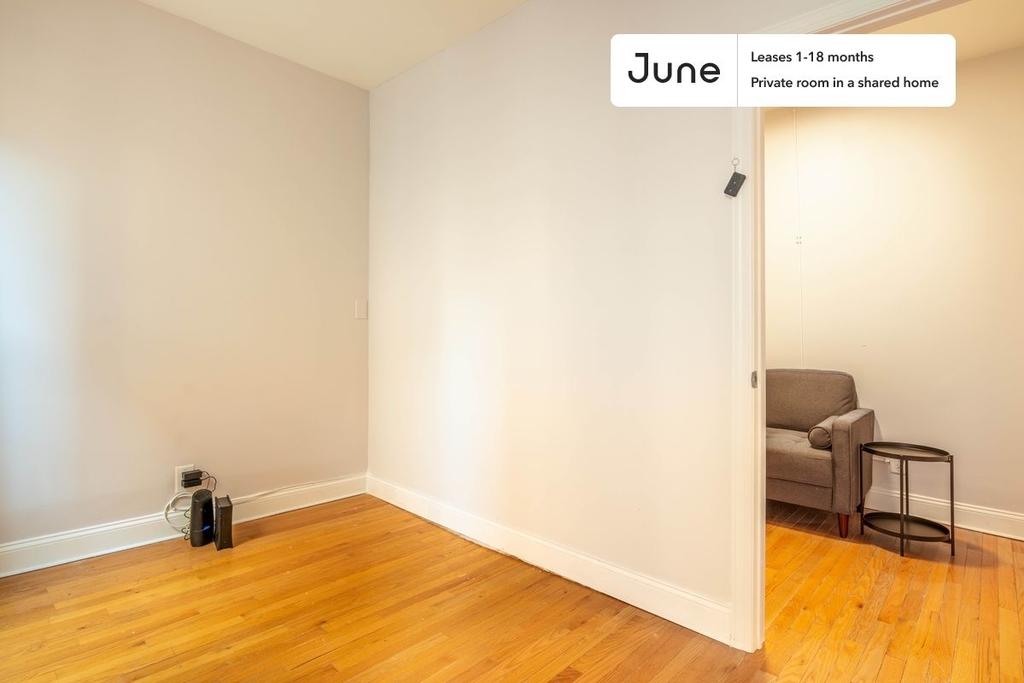 579 61st Street - Photo 5