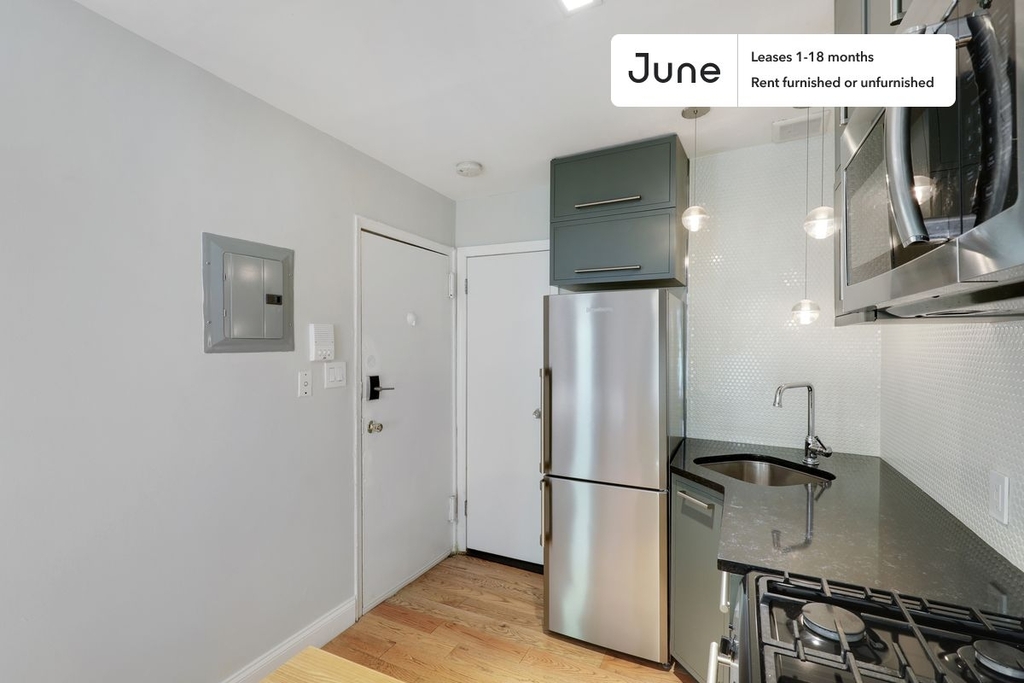 491 West 22nd Street - Photo 2