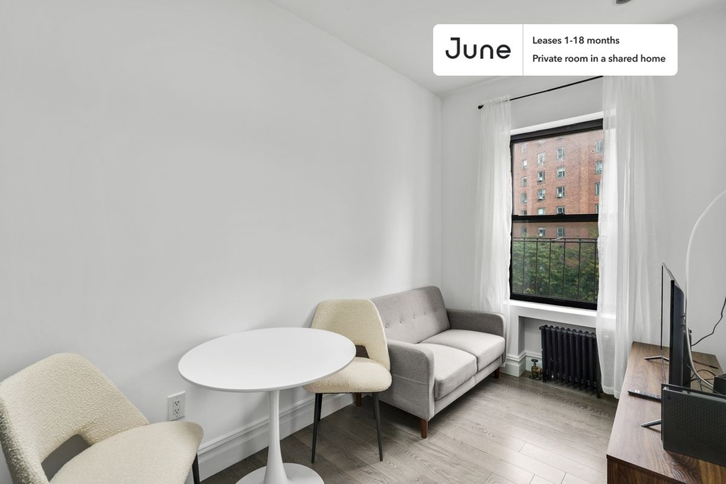 345 East 21st Street - Photo 8