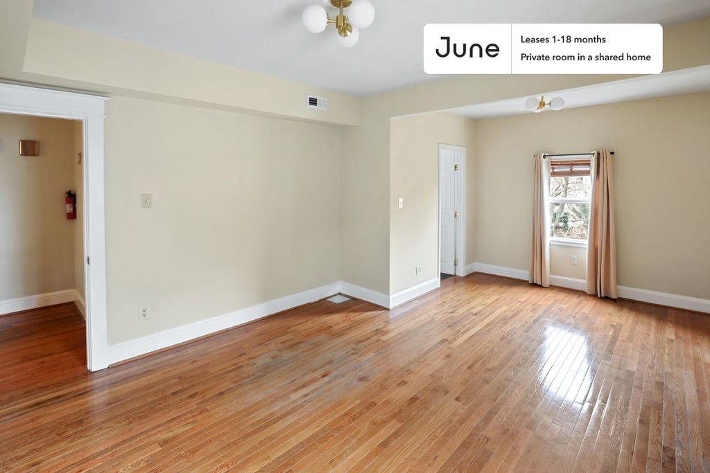 1334 Newton Street Northeast - Photo 0