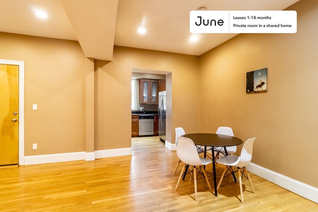 1592 Beacon Street - Photo 10