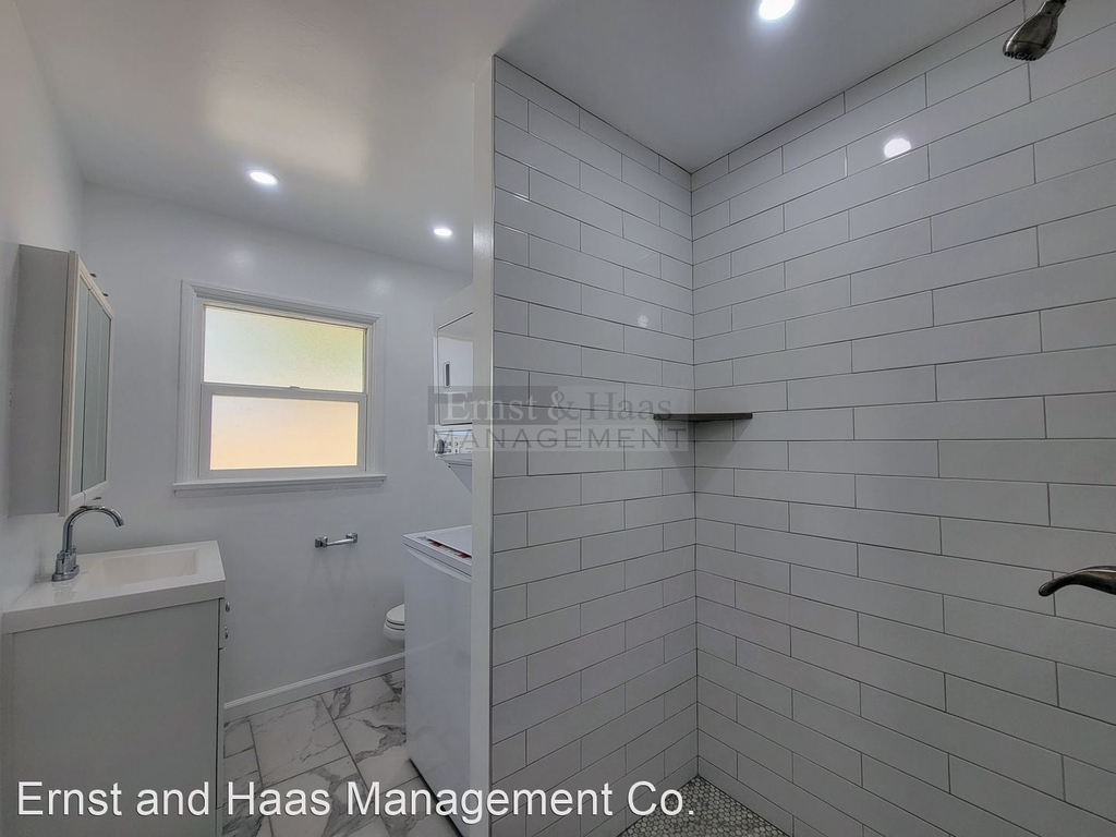 1021 Termino Ave. - Photo 12