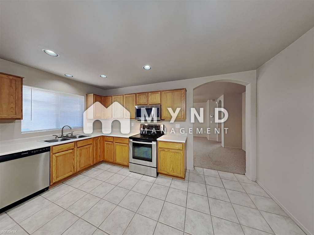 10834 W Alvarado Rd - Photo 5