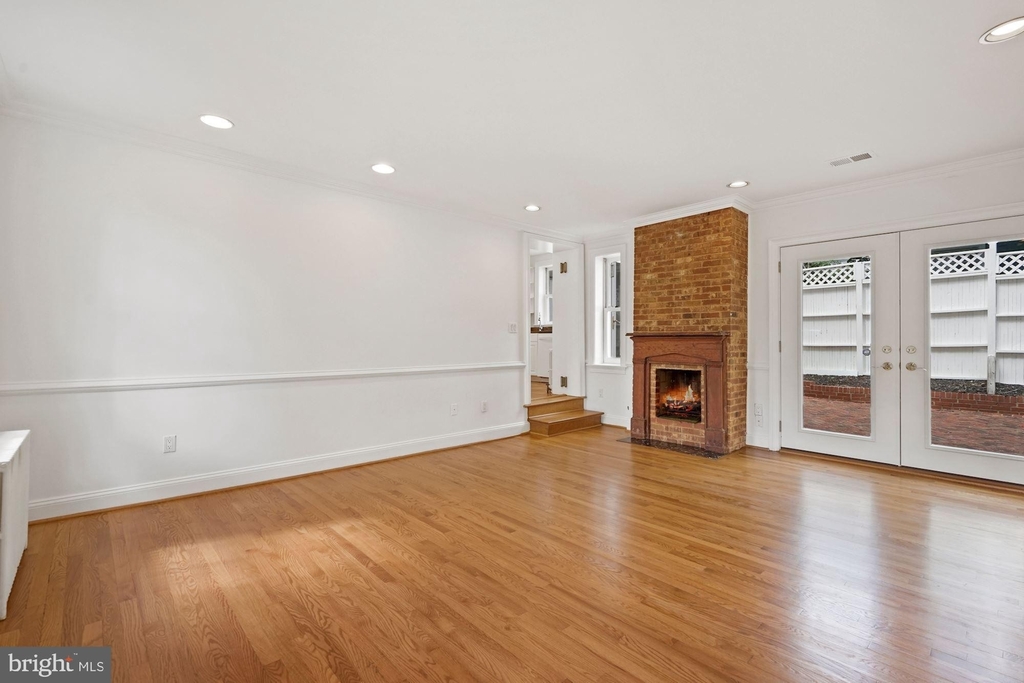 1402 28th Street Nw - Photo 2