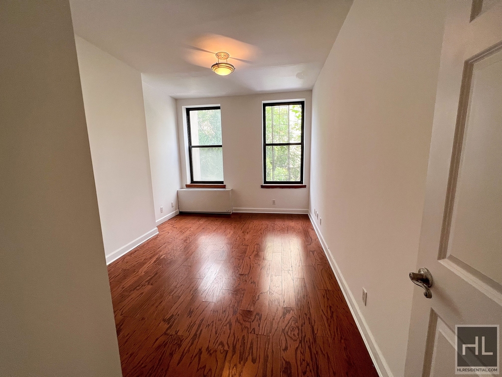 East 111 Street - Photo 10