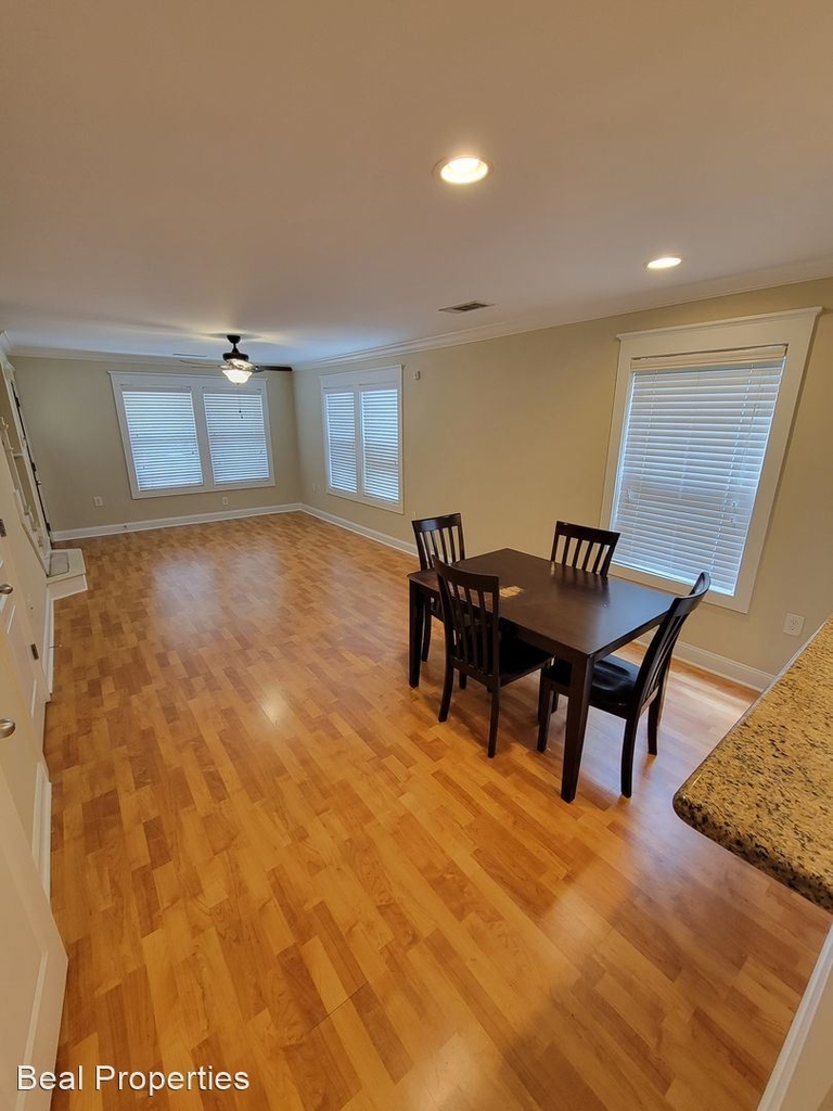 1725 Harvey Mitchell Pkwy, Apt 4211 - Photo 3