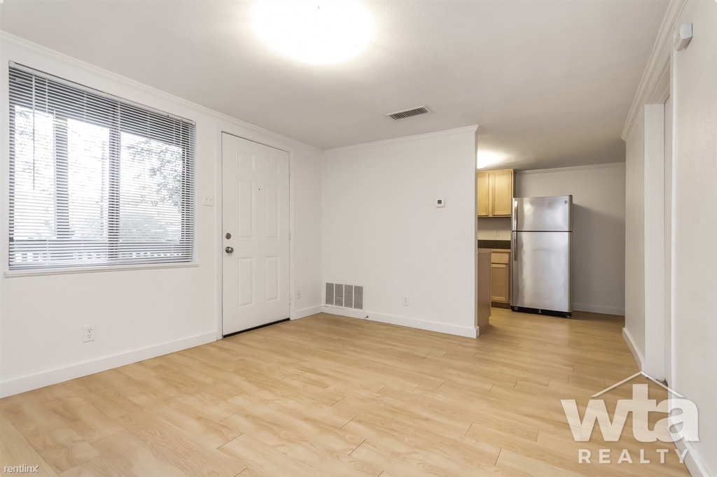 1301 W 9th St - Photo 13