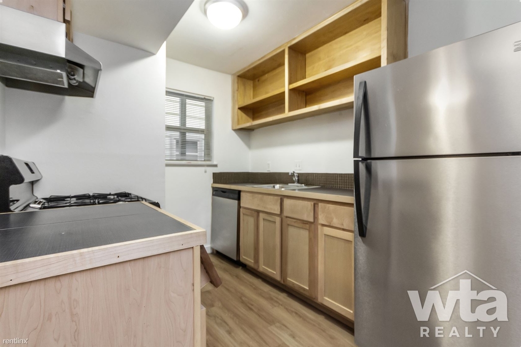 1301 W 9th St - Photo 6