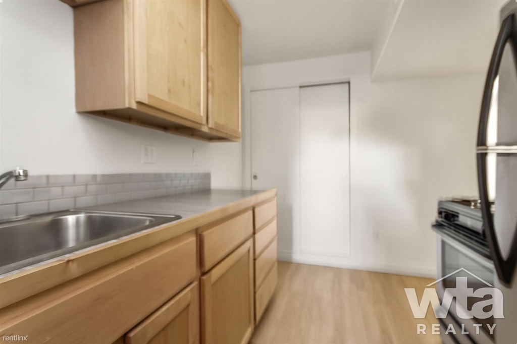 1301 W 9th St - Photo 8