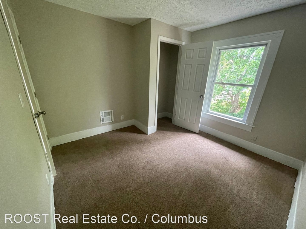 134 S. Oakley Avenue - Photo 13