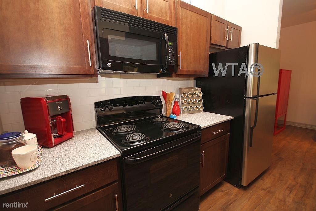 105 W 51st - Photo 3