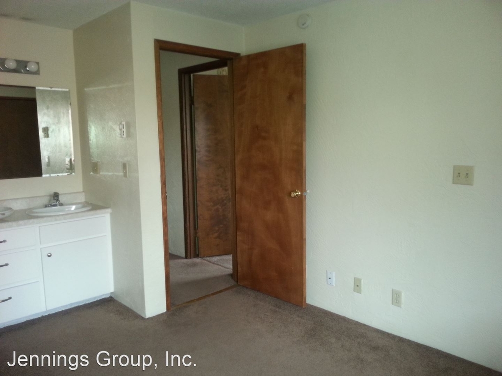 1360 Alder St - Photo 4