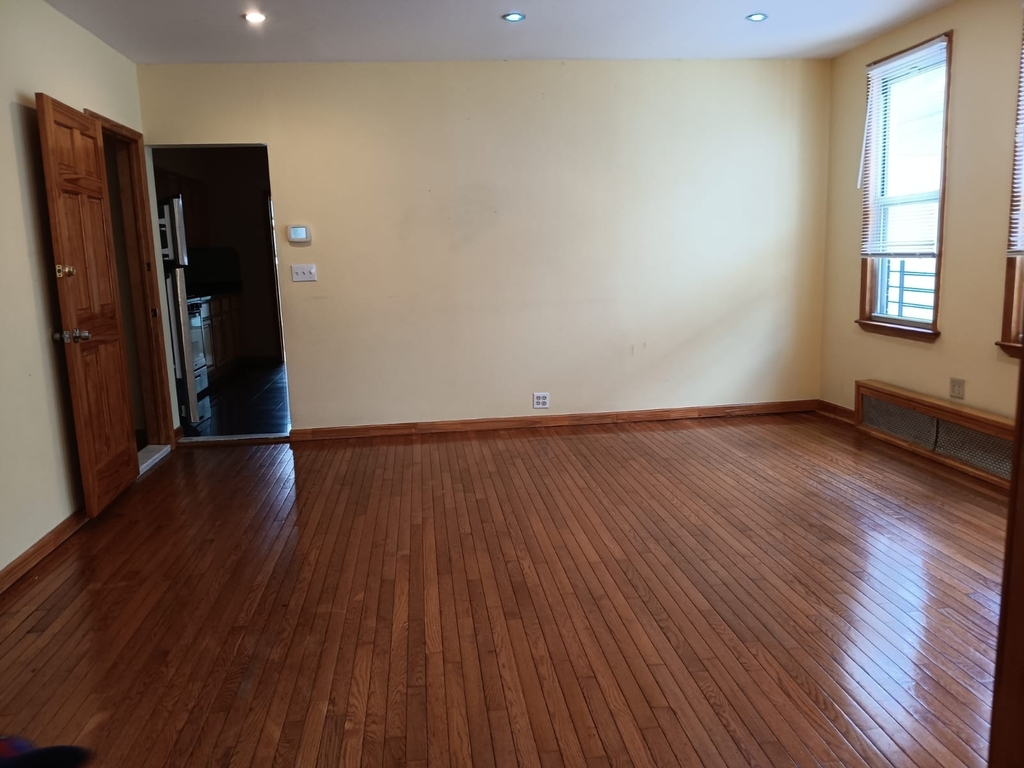 EAST 21ST - Photo 18